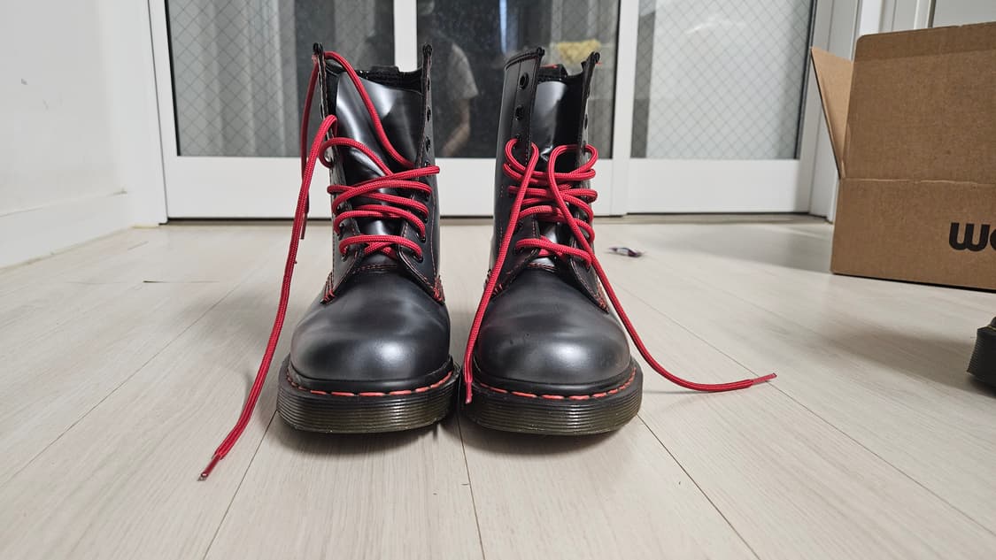 닥터마틴 1460 UK4 메탈릭 레드스티치 상품이미지1