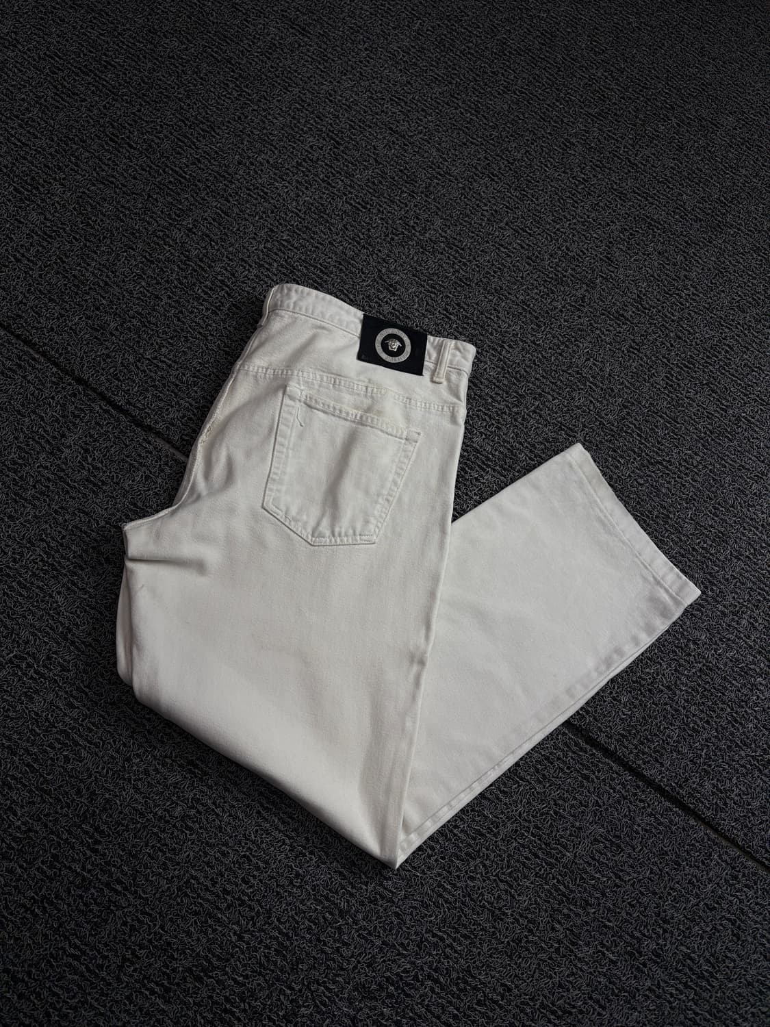 90s 베르사체 메두사 가죽 패치로고 화이트 데님 팬츠 1857 상품이미지1