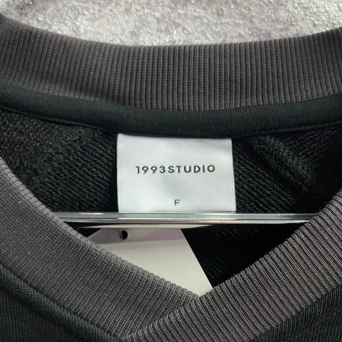 1993스튜디오 빅로고 웜업 맨투맨 B3201 상품이미지3