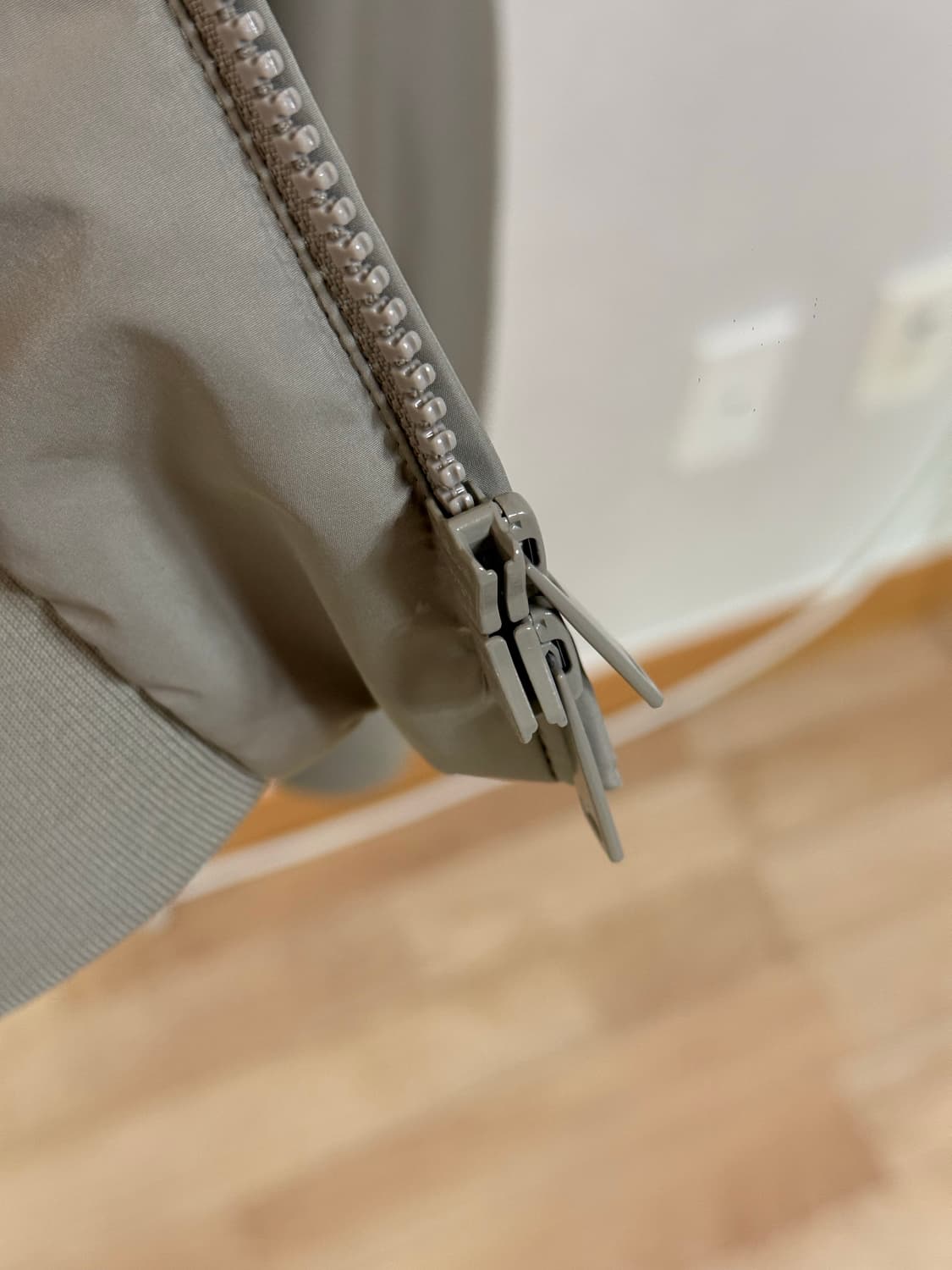 COS 코스 봄버 라이트카키 [M] 상품이미지6