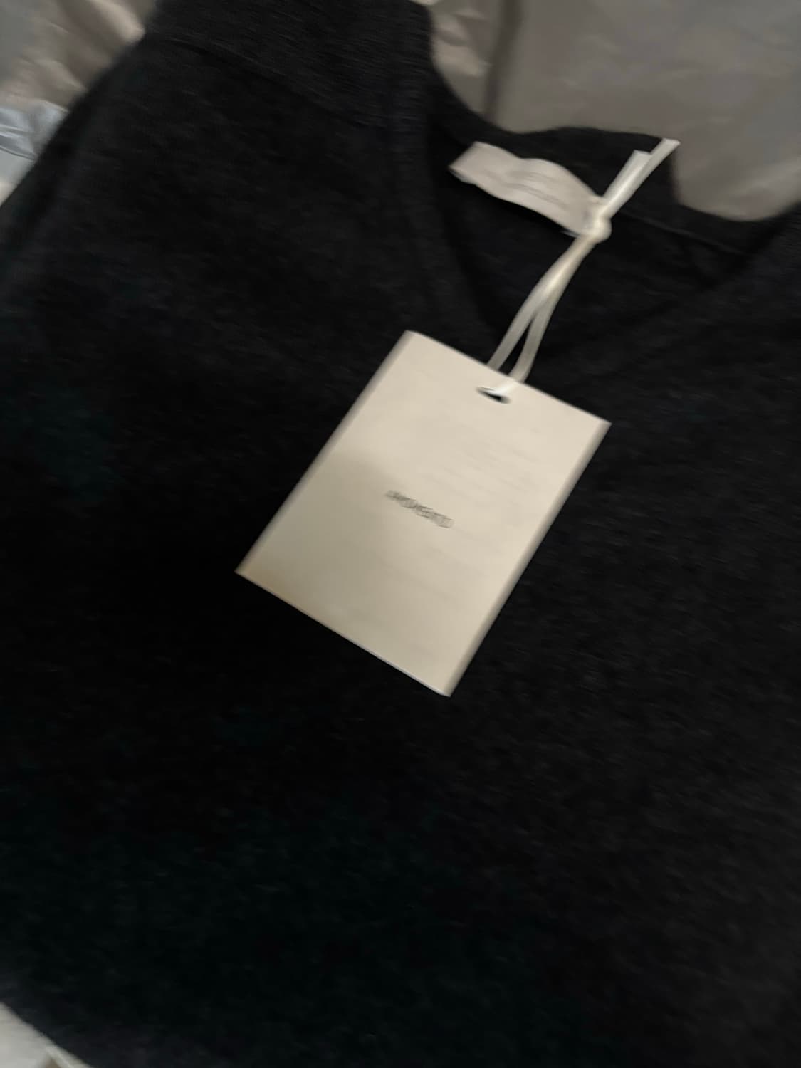 아모멘토 라쿤 브이넥 니트 다크그레이 m 새상품 상품이미지2