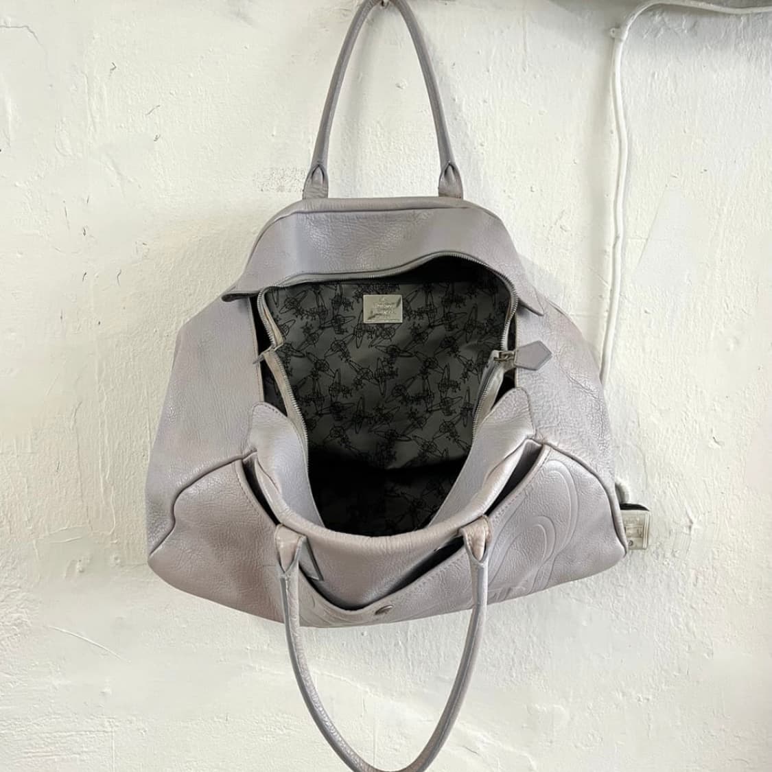 비비안웨스트우드 빈티지 레더 숄더백 상품이미지3