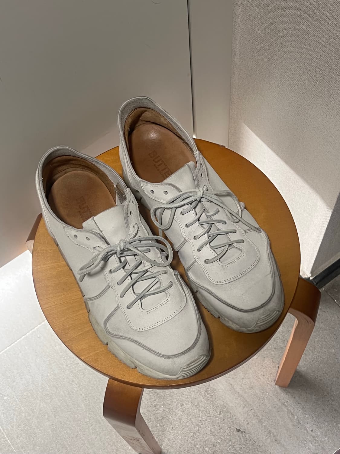 부테로 카레라 화이트 스니커즈 (41.5) 상품이미지3