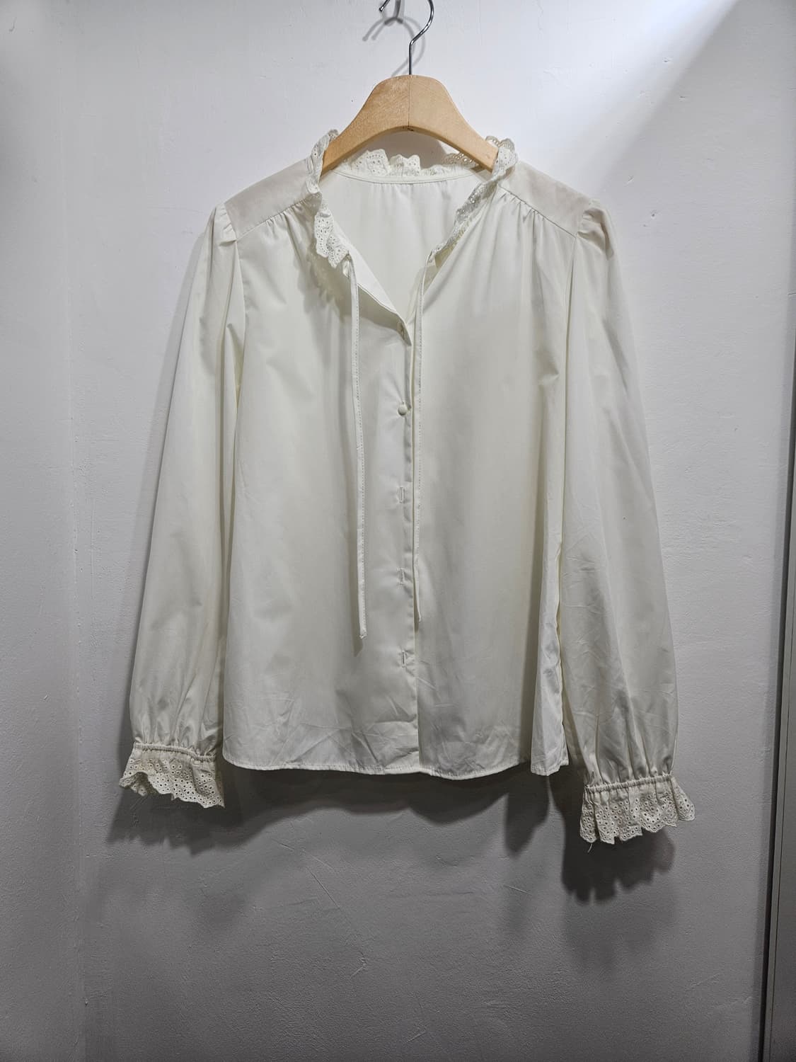 GU 면자수 프릴 디테일 블라우스 상품이미지1