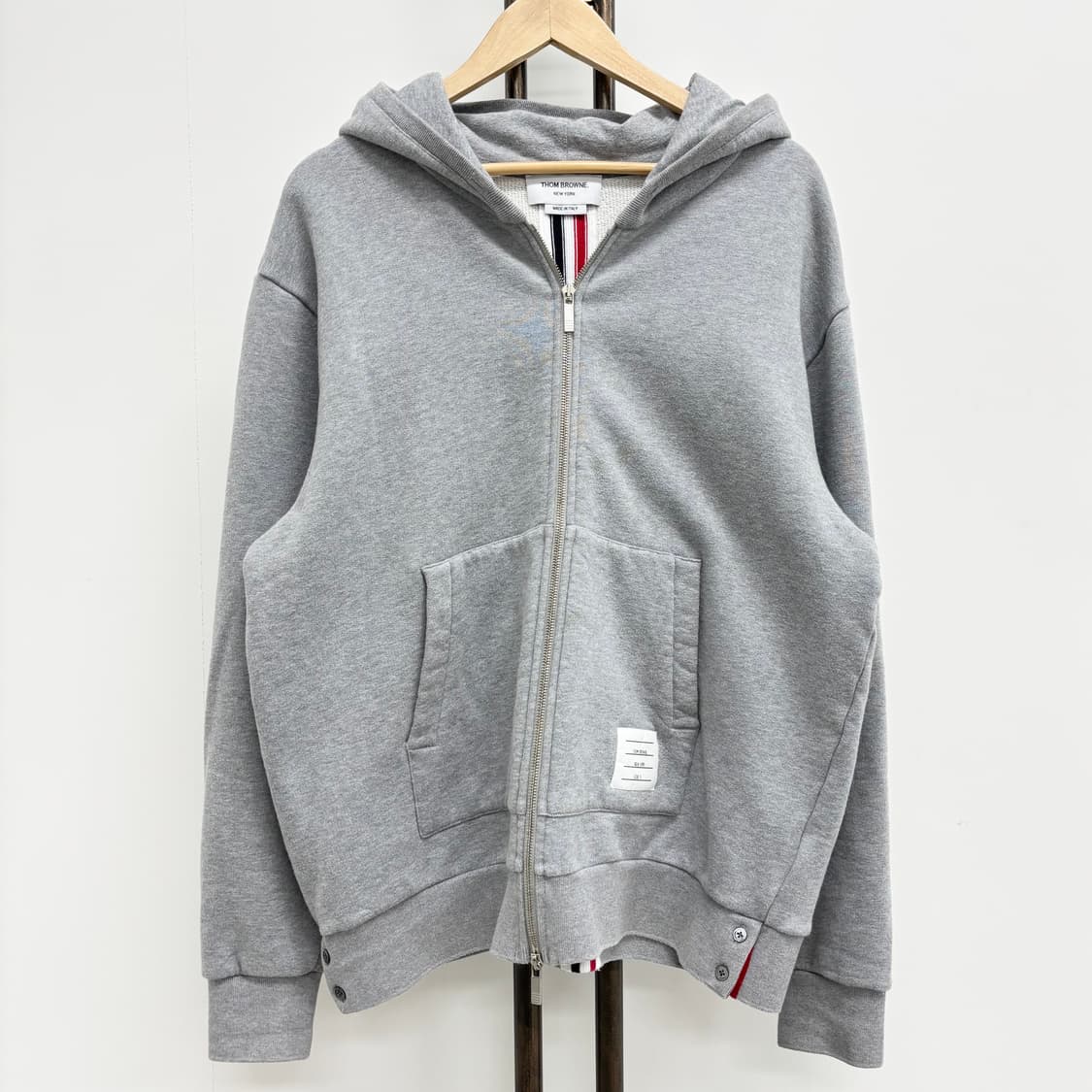 [5]톰브라운 백삼선 후드집업 상품이미지1
