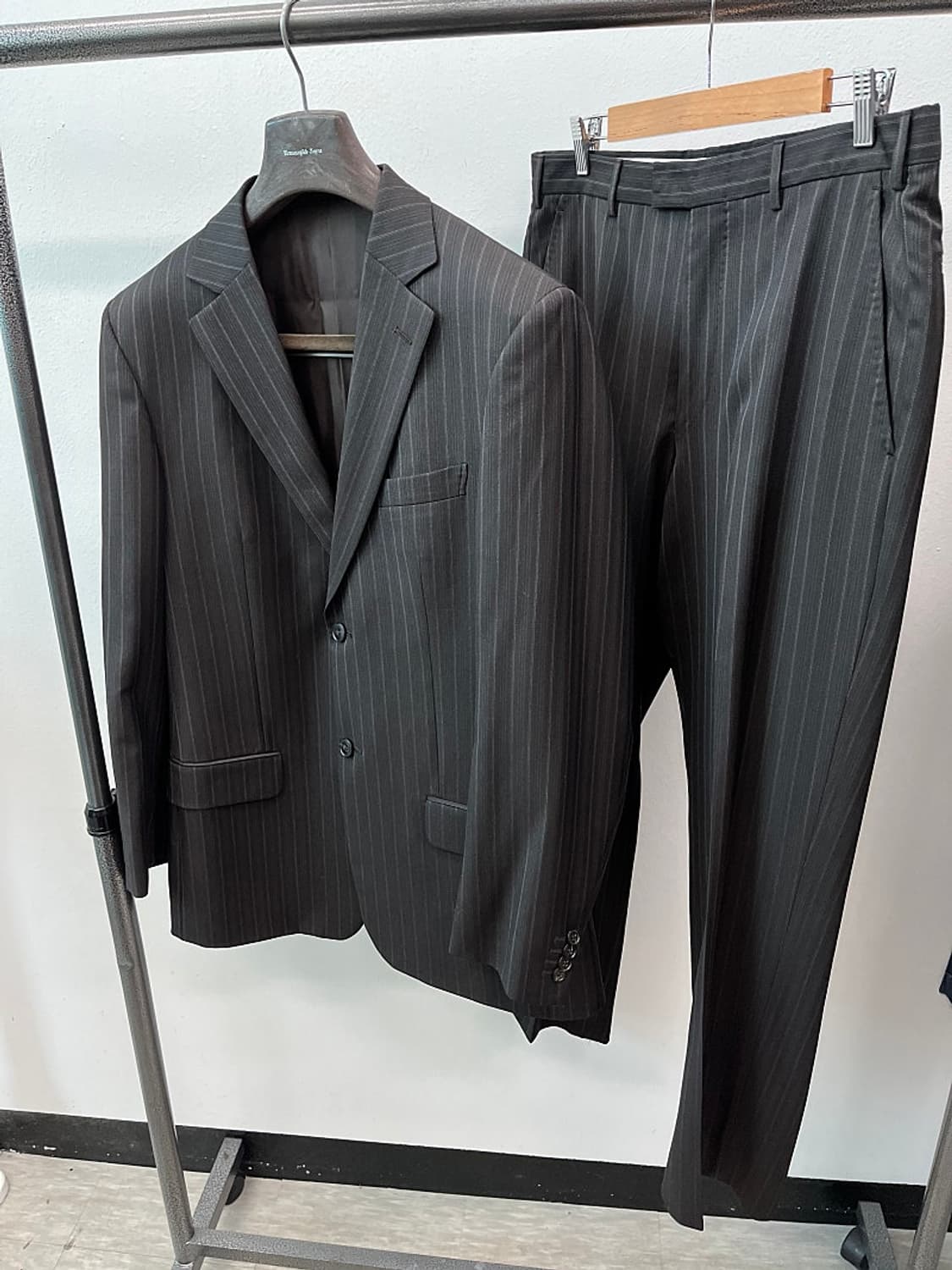 105,35) 제냐 브라운 스트라이프 슈트  상품이미지1