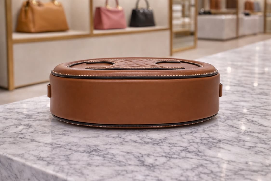 [S급] 셀린 트리오페 오벌 펄스 미니 크로스백 판매합니다!!! 상품이미지2