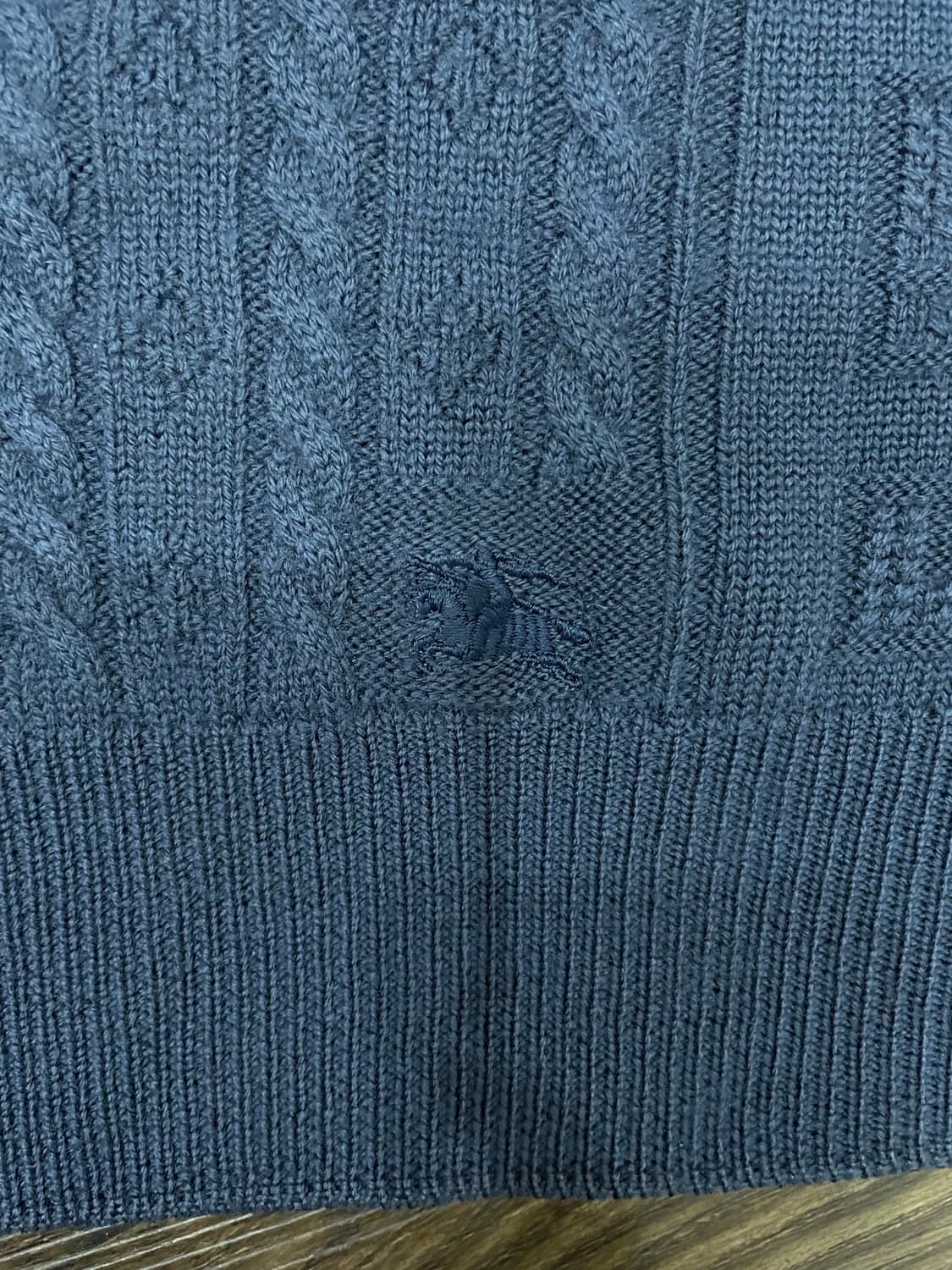 90s 버버리 메리노울 자수 로고 케이블 니트 스웨터 상품이미지5