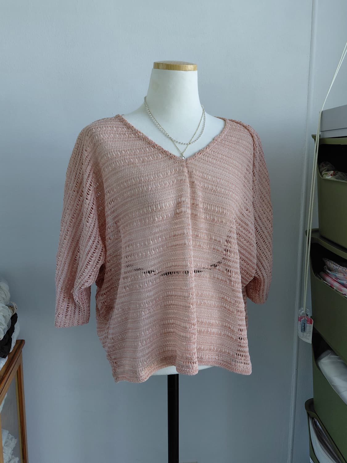 [미국빈티지] 핑크색 브이넥 니트 펀칭 반팔 블라우스 상품이미지1