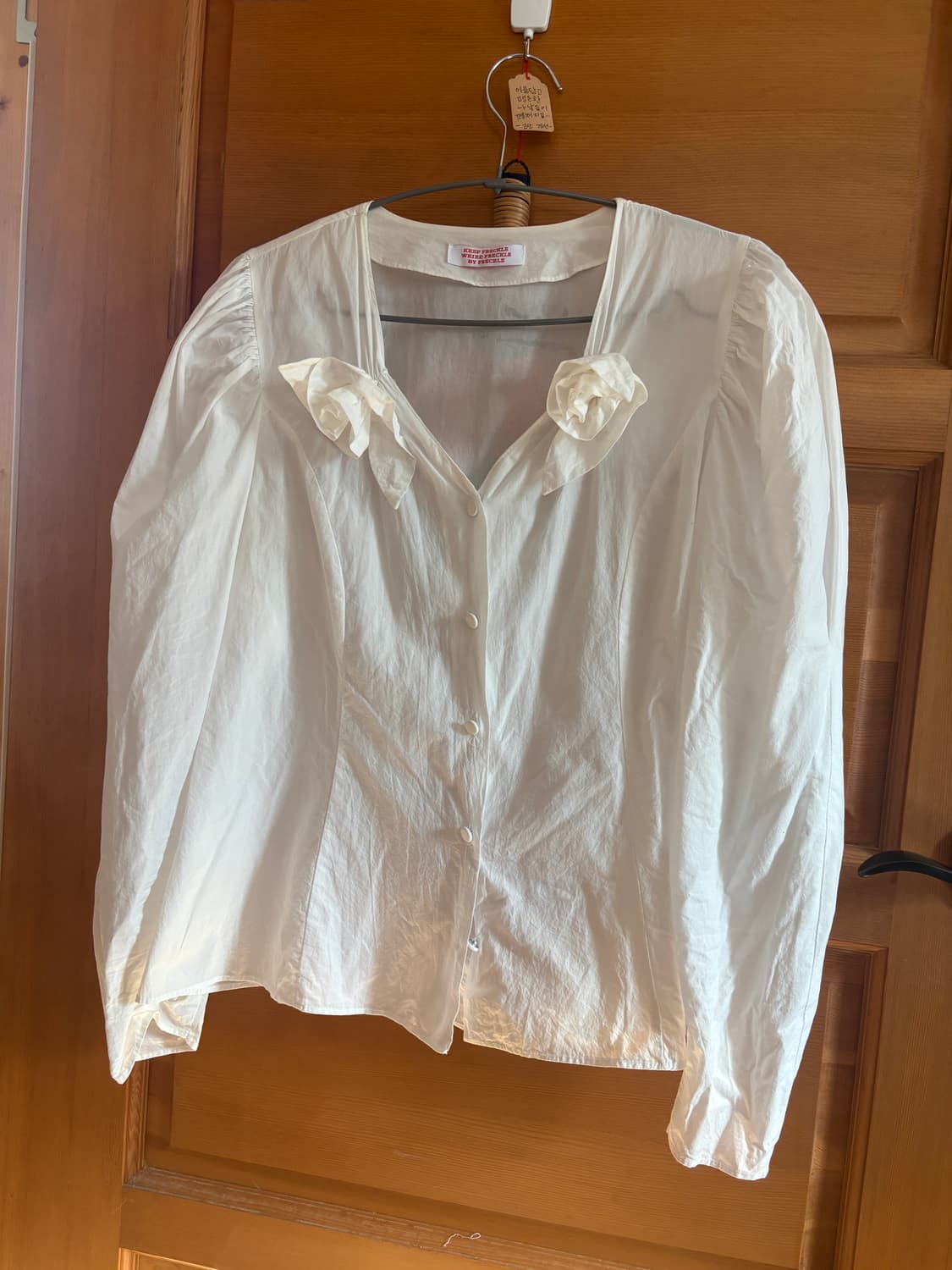프레클 two rose puff blouse 상품이미지4