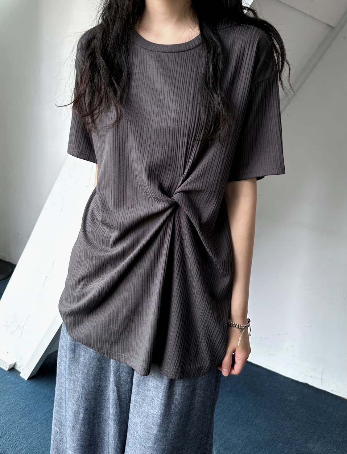 Irregular pattern stretched airy top 상품이미지2