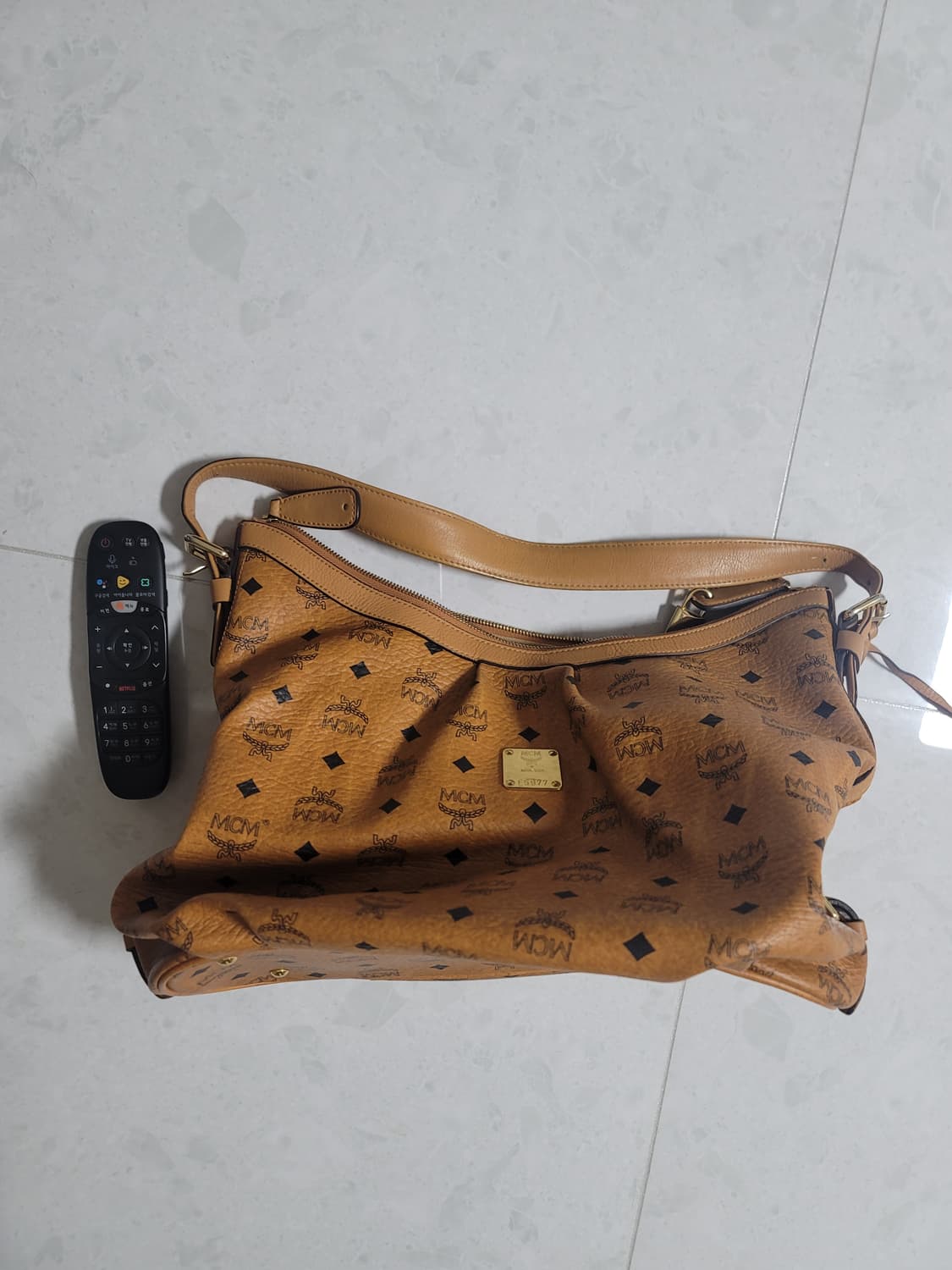 엠씨엠 MCM 토트백 상태굿

 상품이미지8