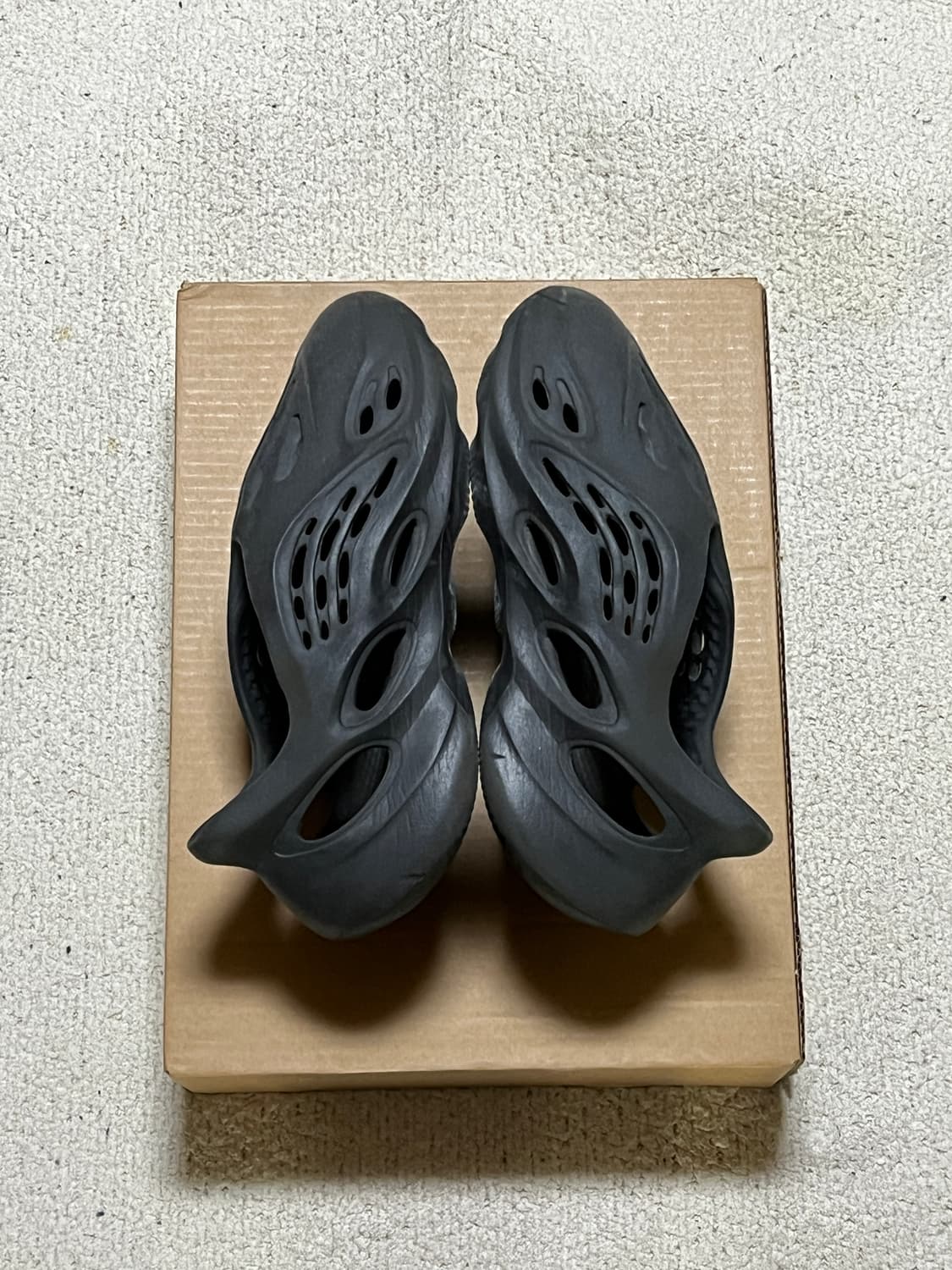 아디다스 이지 폼 러너 오닉스 상품이미지3