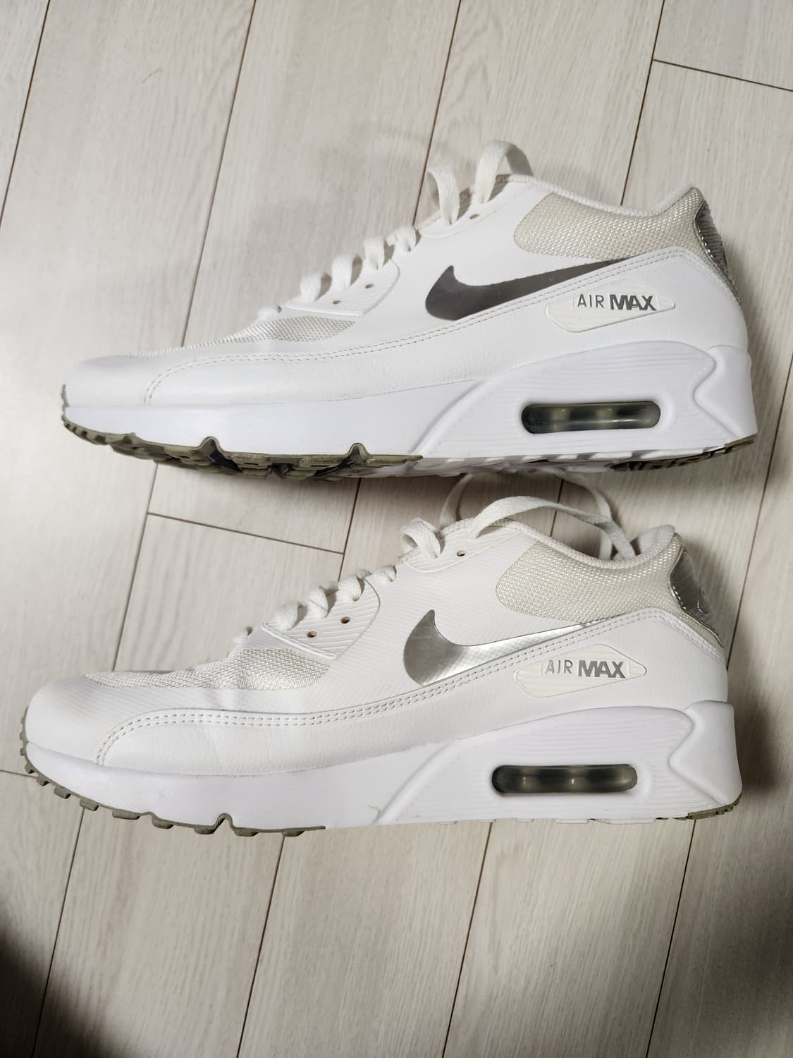 나이키 운동화 에어맥스 90 울트라 2.0 에센셜 러닝화 사이즈265

 상품이미지5