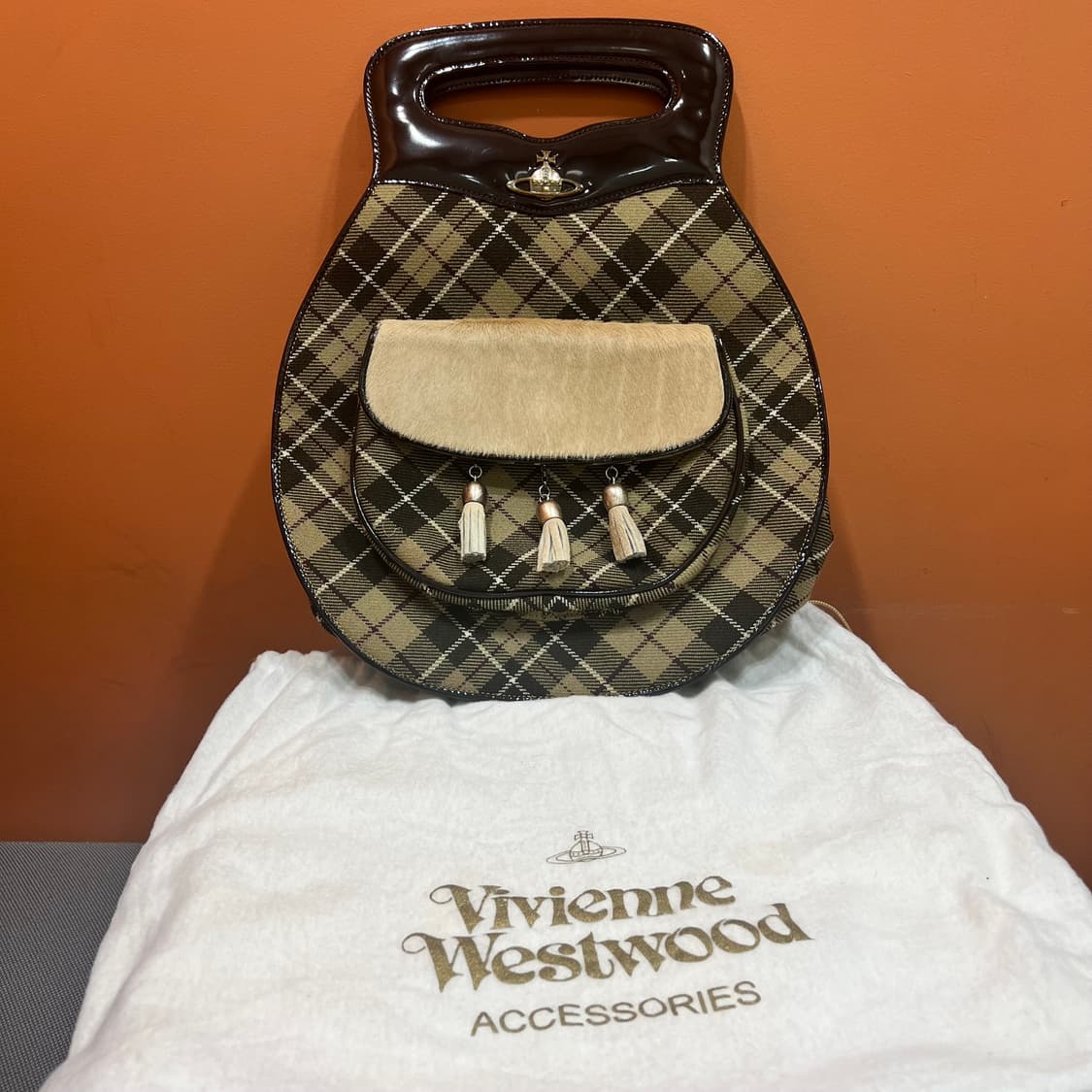 [정품] 비비안웨스트우드 타탄체크 캔버스 리얼 송치 토트백 상품이미지1