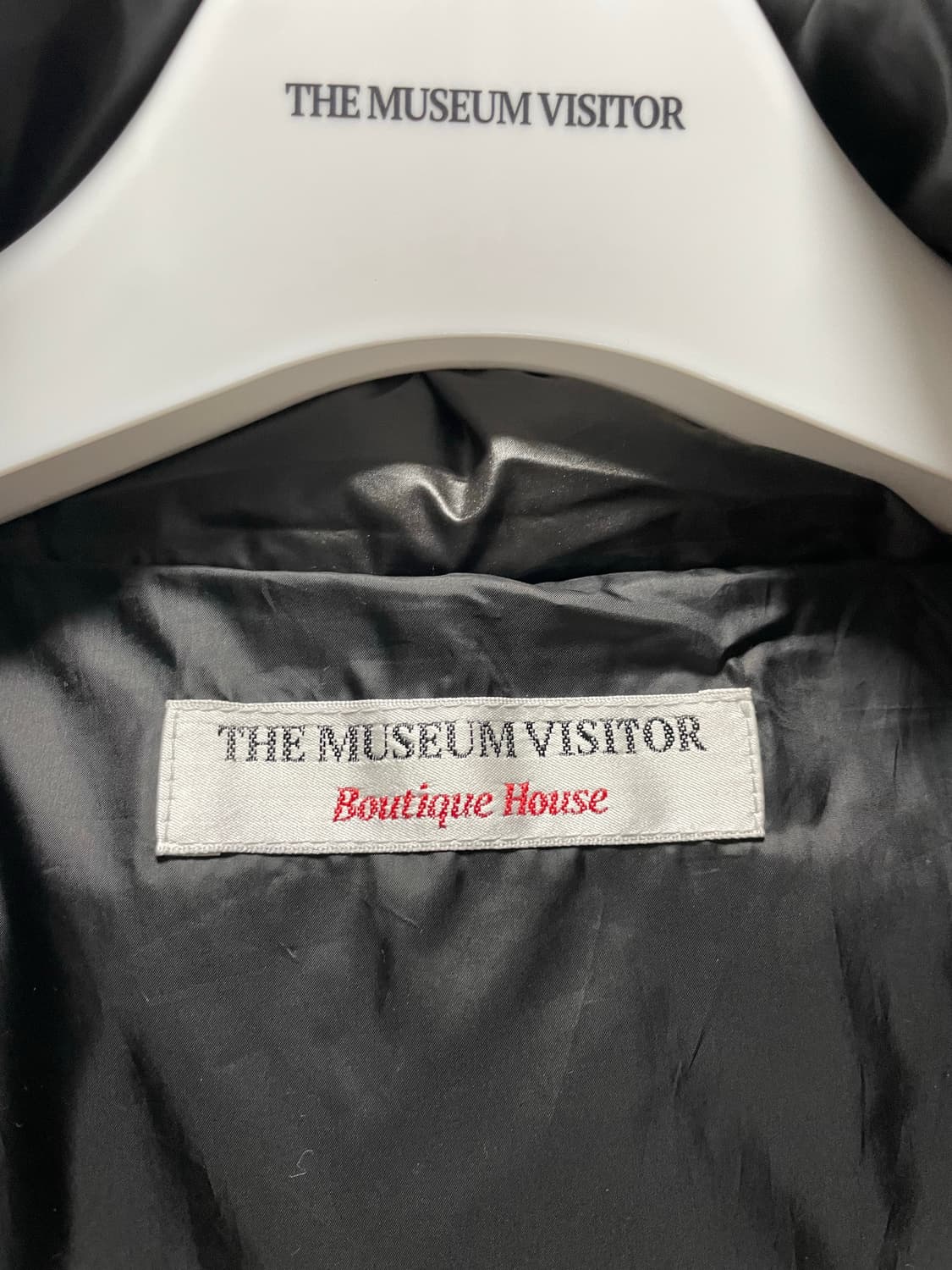 더뮤지엄비지터 커브드 지퍼 푸퍼다운 베스트 상품이미지7