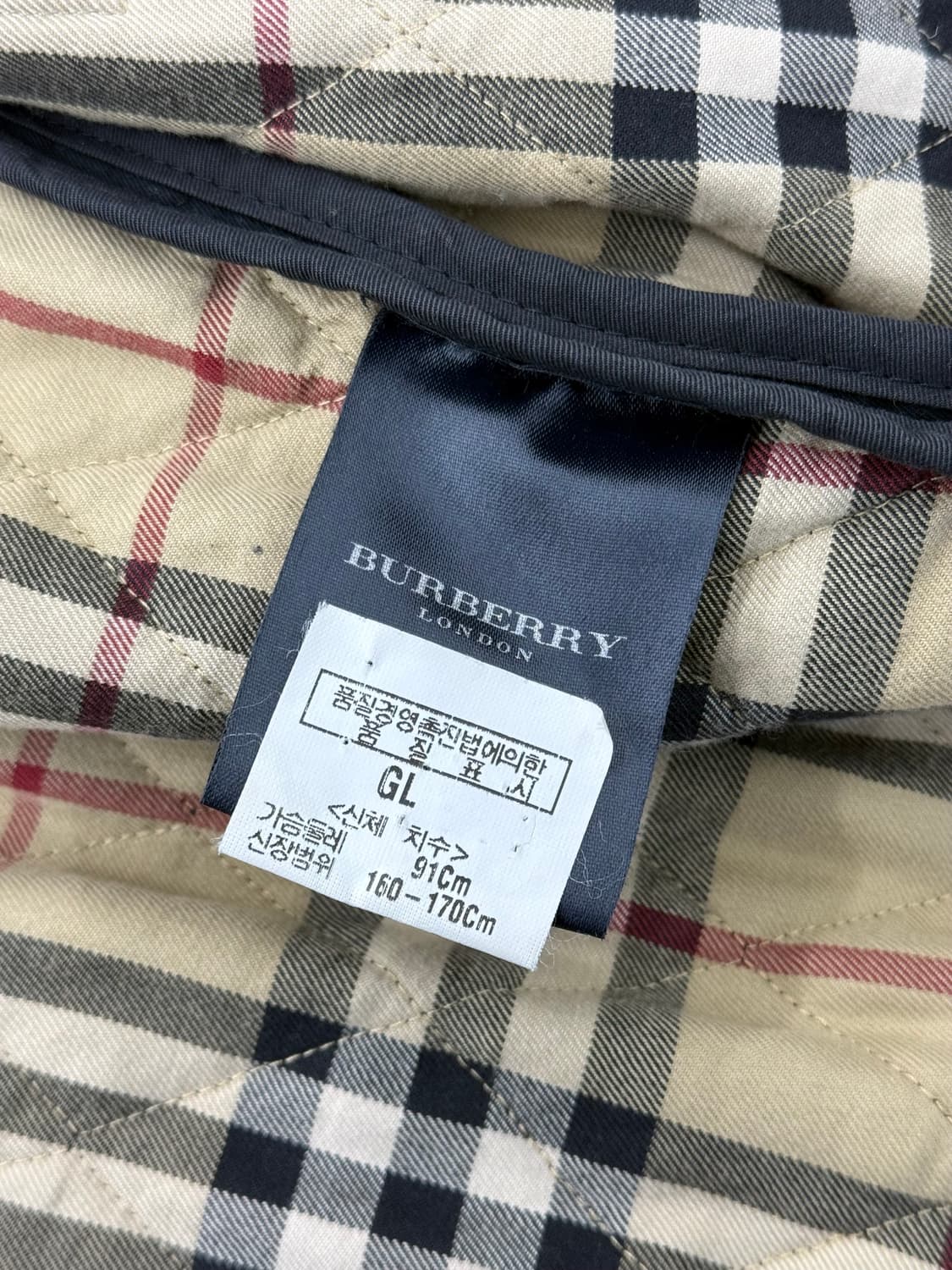 버버리 런던 블랙 노바체크 린포드 퀼팅 자켓 상품이미지9