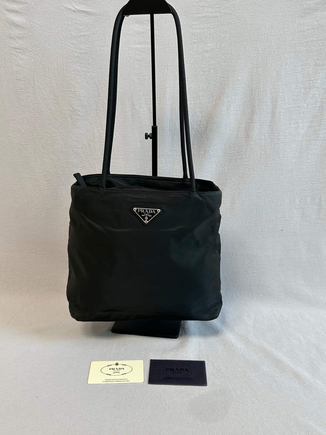 프라다 블랙 토트백 + 개런티카드 나일론 포코노 숄더백 상품이미지1