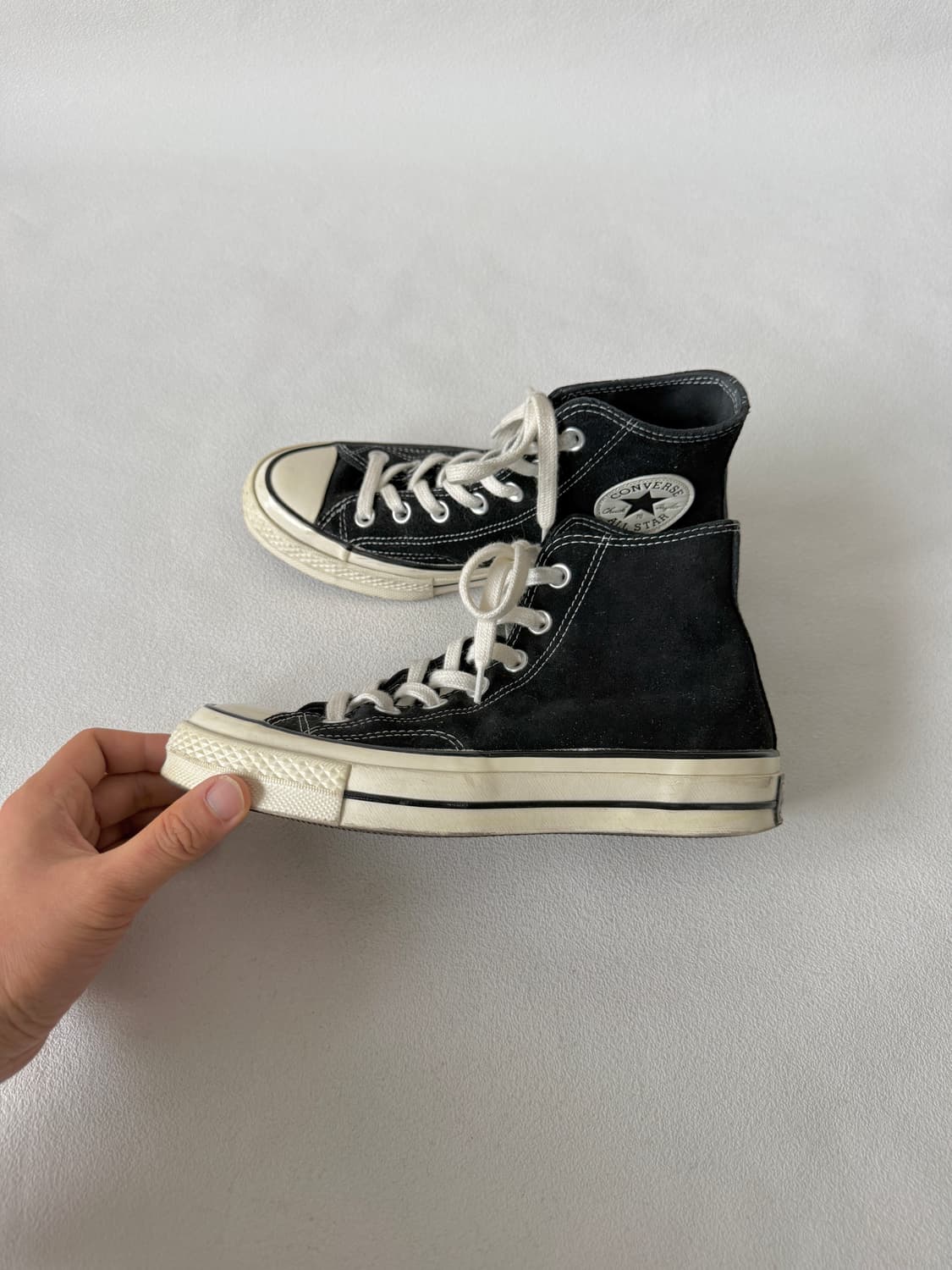 [240]컨버스(Converse) 척테일러 하이 스웨이드 블랙 상품이미지1