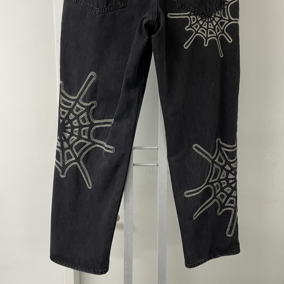 디스이즈네버댓 거미줄 자수 데님 팬츠 M 상품이미지3
