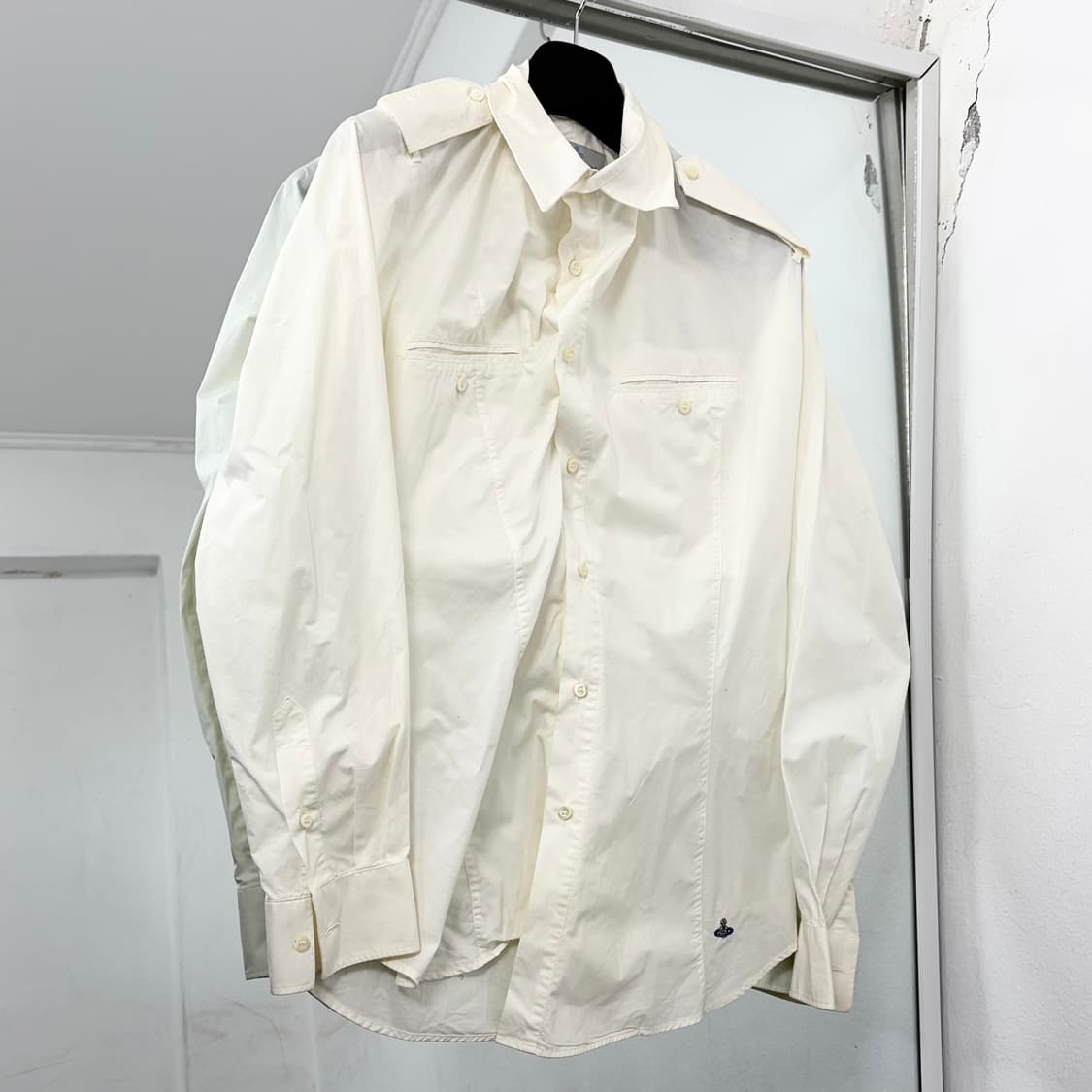 비비안웨스트우드 트위스트 커브드 셔츠 상품이미지4