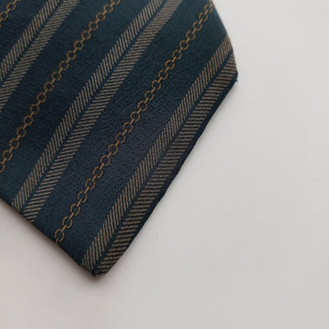 랑방 실크 네이비 스트라이프 넥타이 8.3cm B등급 A18540
 상품이미지6