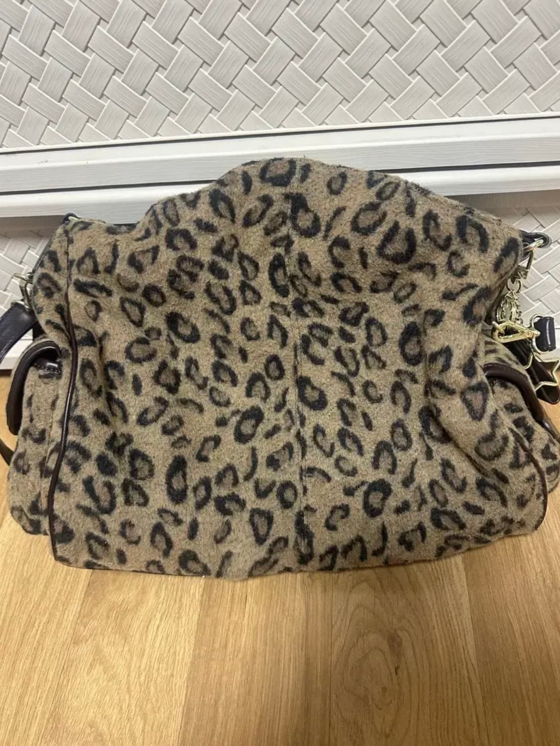 배드블루 Wool Leopard Pillow Bag 레오파드 딤섬백 상품이미지3