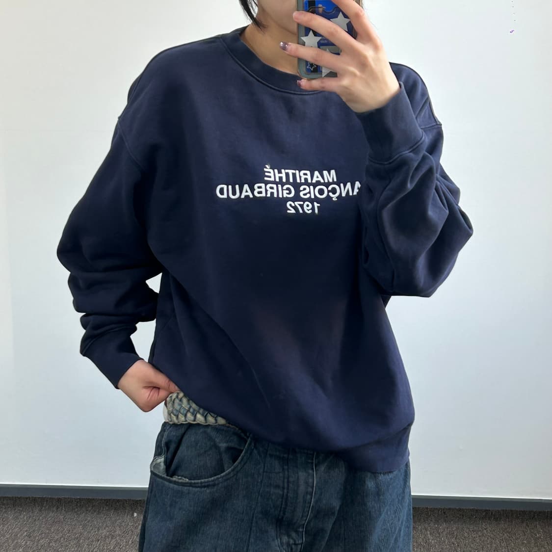 마리떼 프랑소와 저버 레터링 네이비 맨투맨 상품이미지1