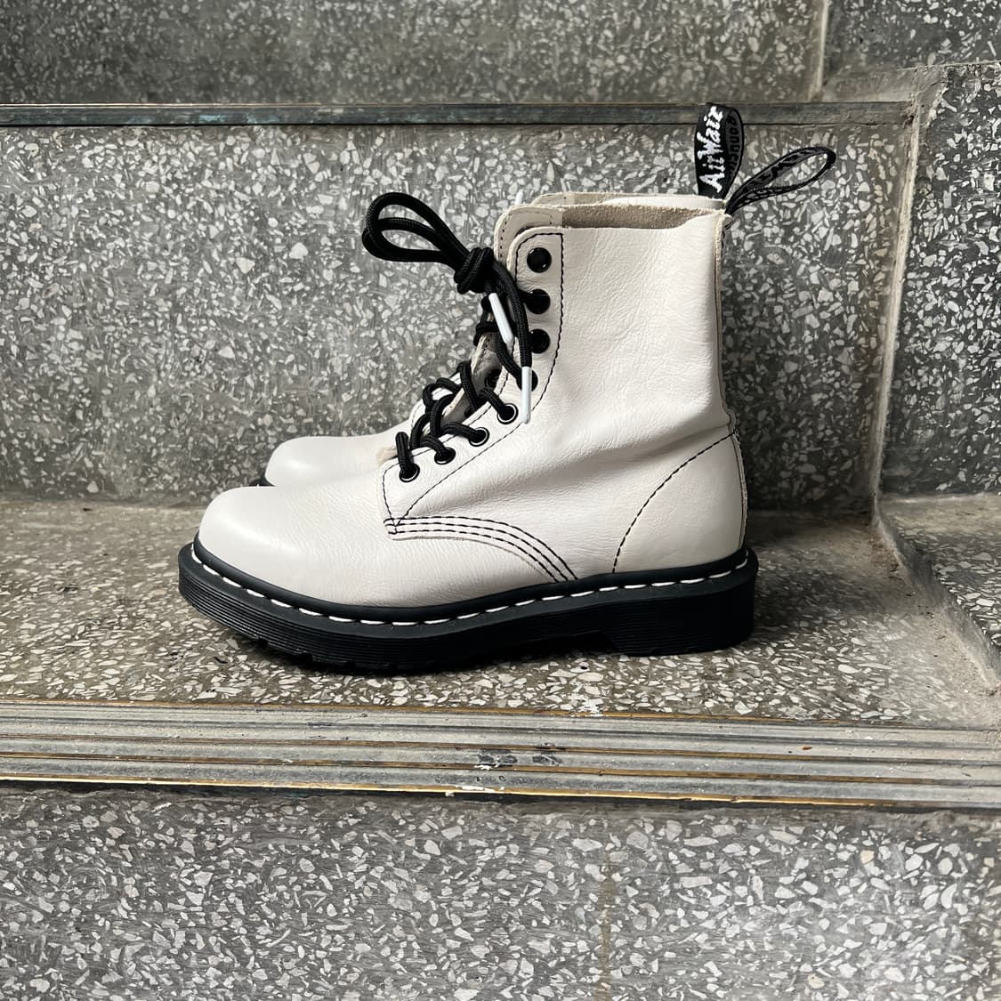 닥터마틴 1460 파스칼 화이트 부츠 상품이미지2