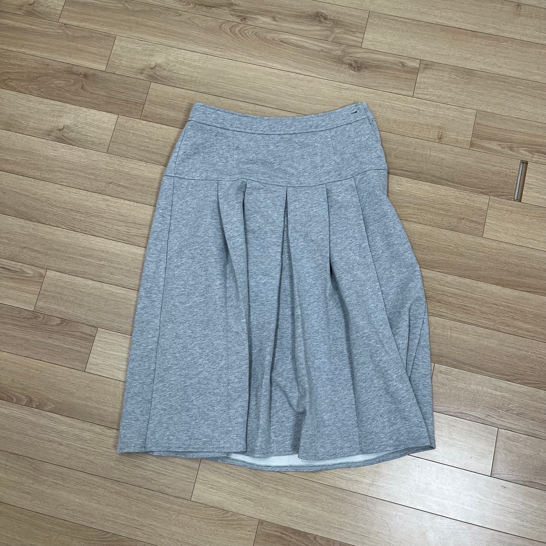 에잇세컨즈 저지 턱 스커트 상품이미지2