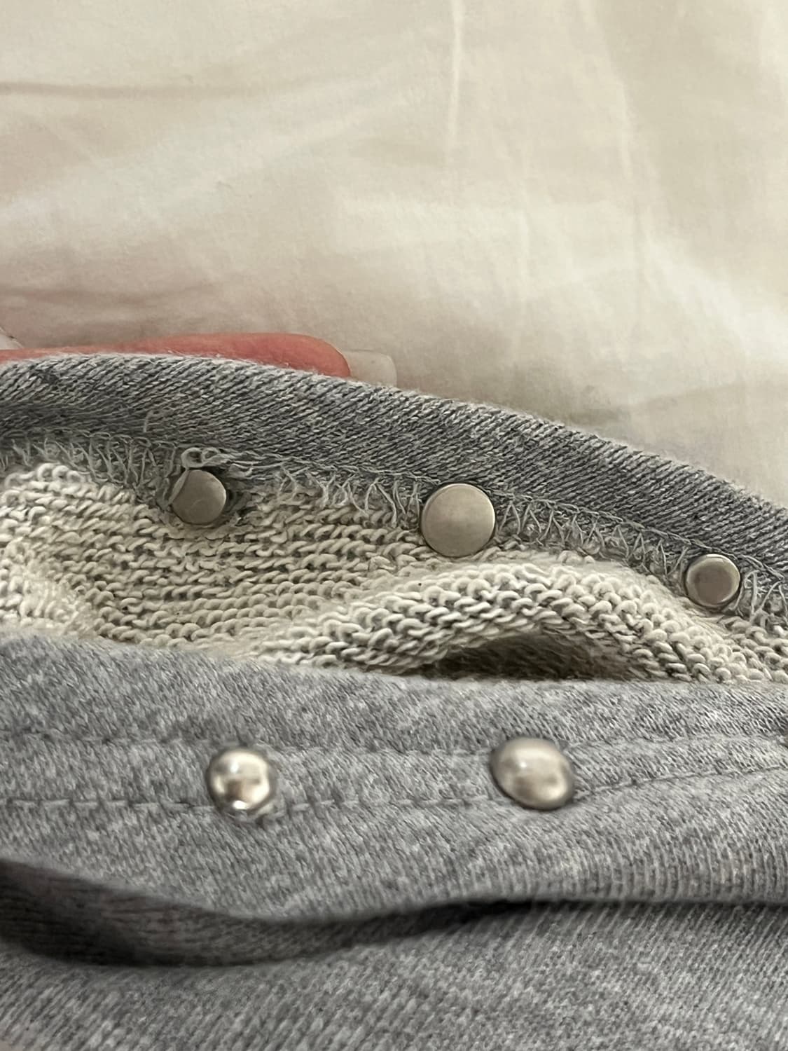 일리고 원숄더 스터드 보트넥 맨투맨 멜란지 상품이미지3