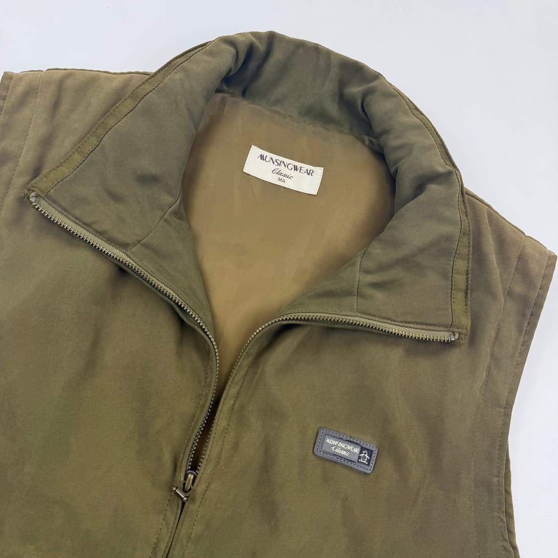 먼싱웨어 클래식 카키 패딩조끼 상품이미지3