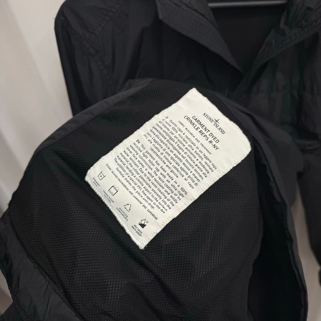 [24SS/S] 스톤아일랜드 크링클랩스 후드 바람막이 상품이미지5