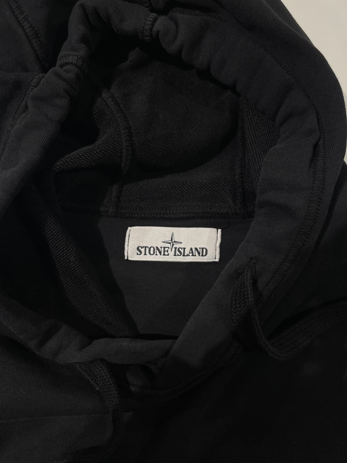 스톤 아일랜드 블랙 캥거루 포켓 와펜 후디 상품이미지7