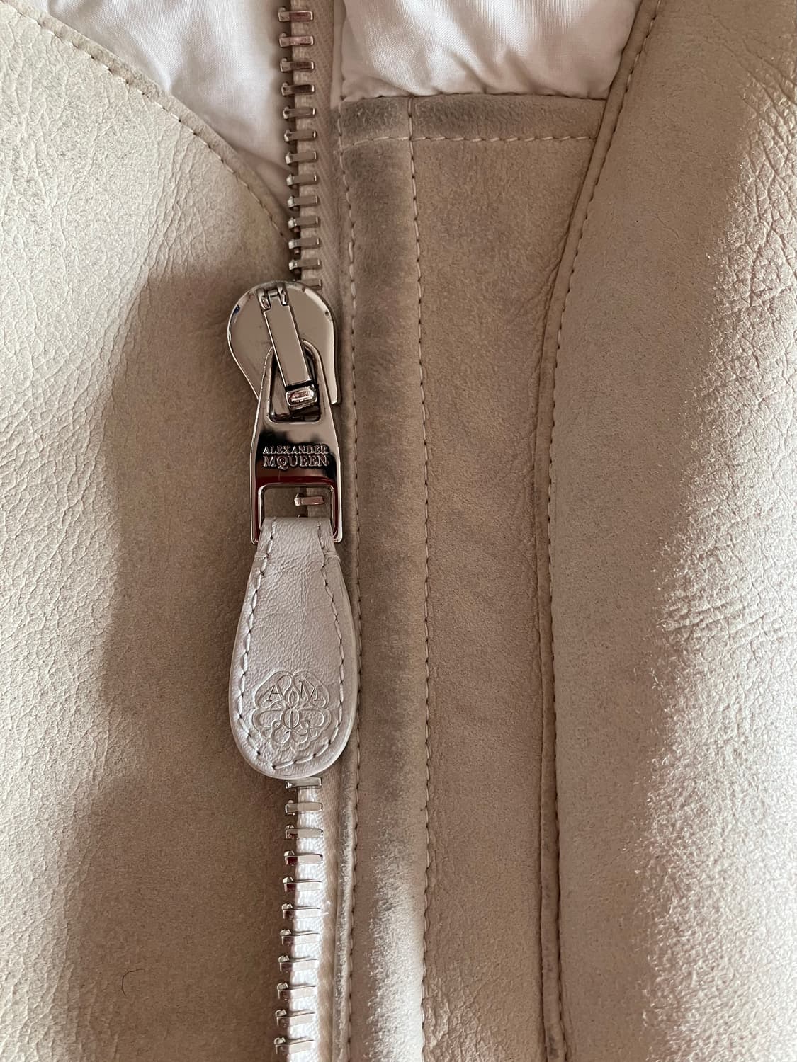 알렉산더 맥퀸 무스탕 패딩 상품이미지9