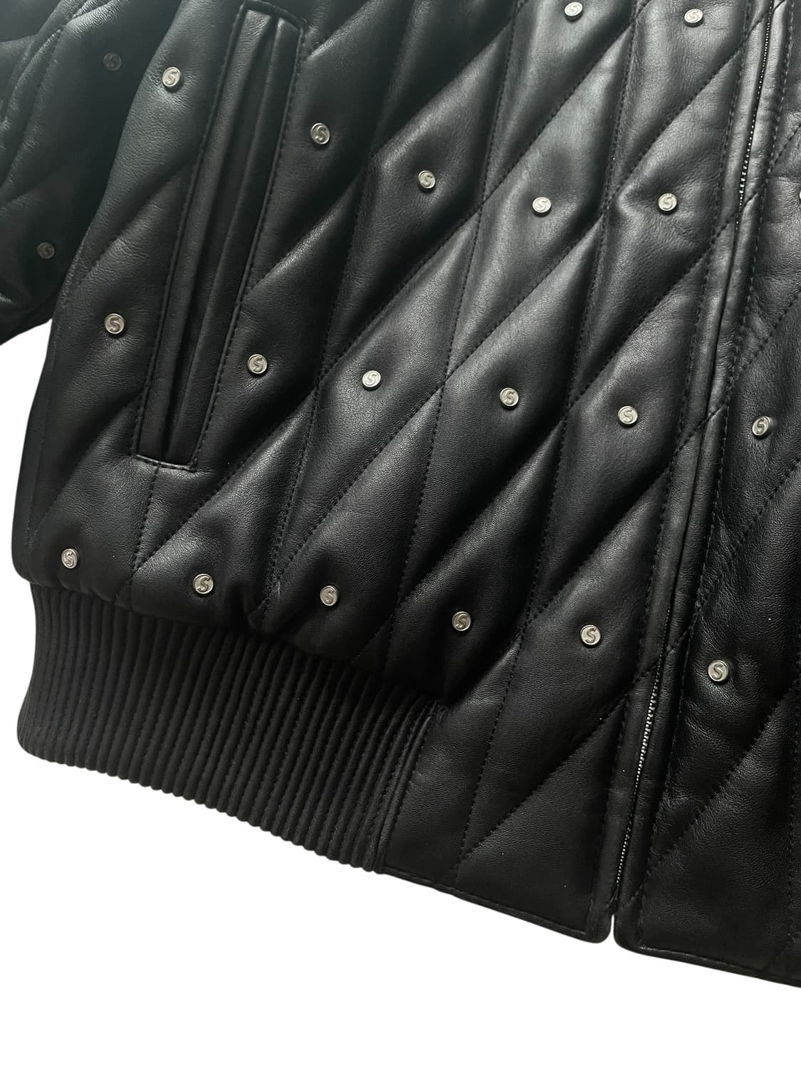 슈프림 18fw 퀄티드 스터드 레더 자켓 상품이미지4