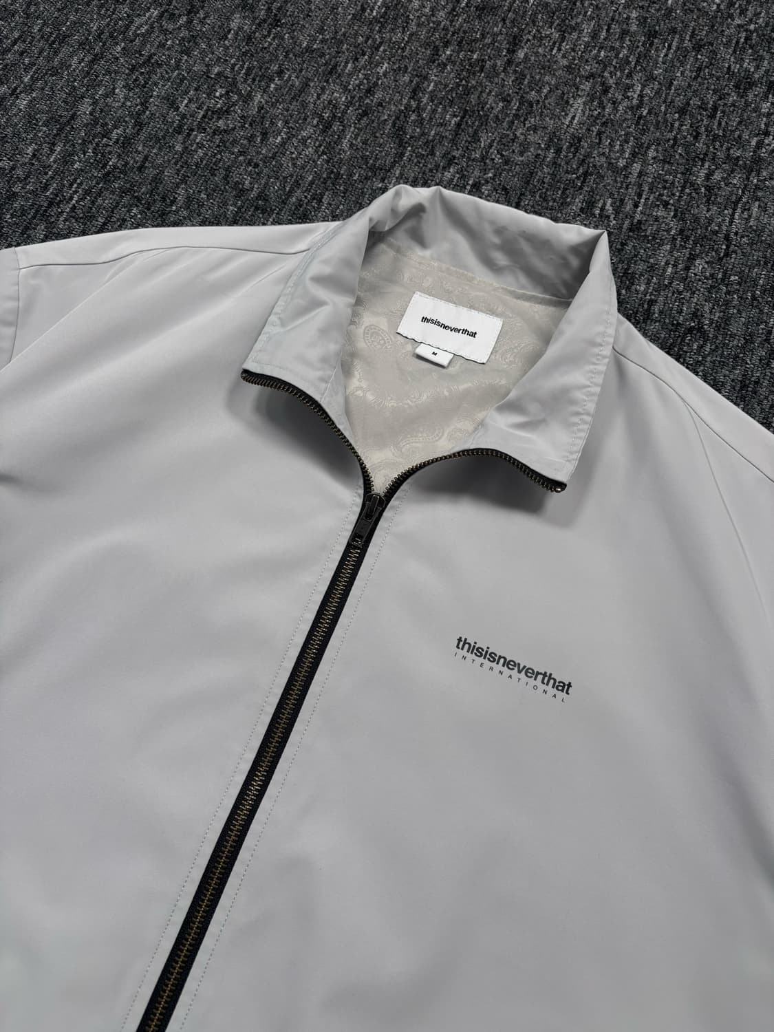 디스이즈네버댓 그레이 바람막이 자켓 상품이미지5