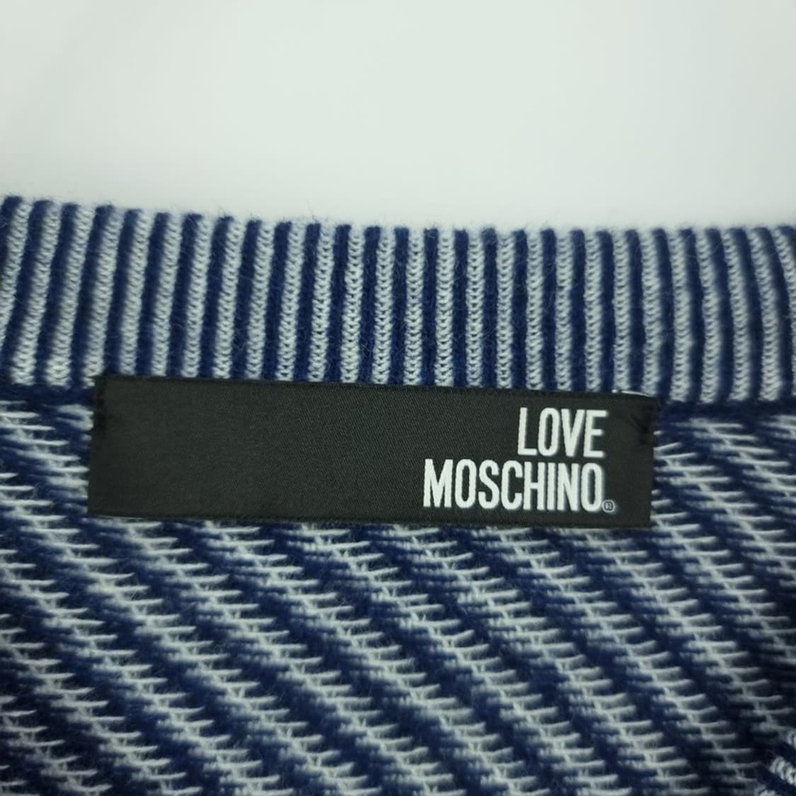 [러브 모스키노] 스트라이프 패턴 크루넥 오버핏 니트 원피스 P01439 상품이미지7