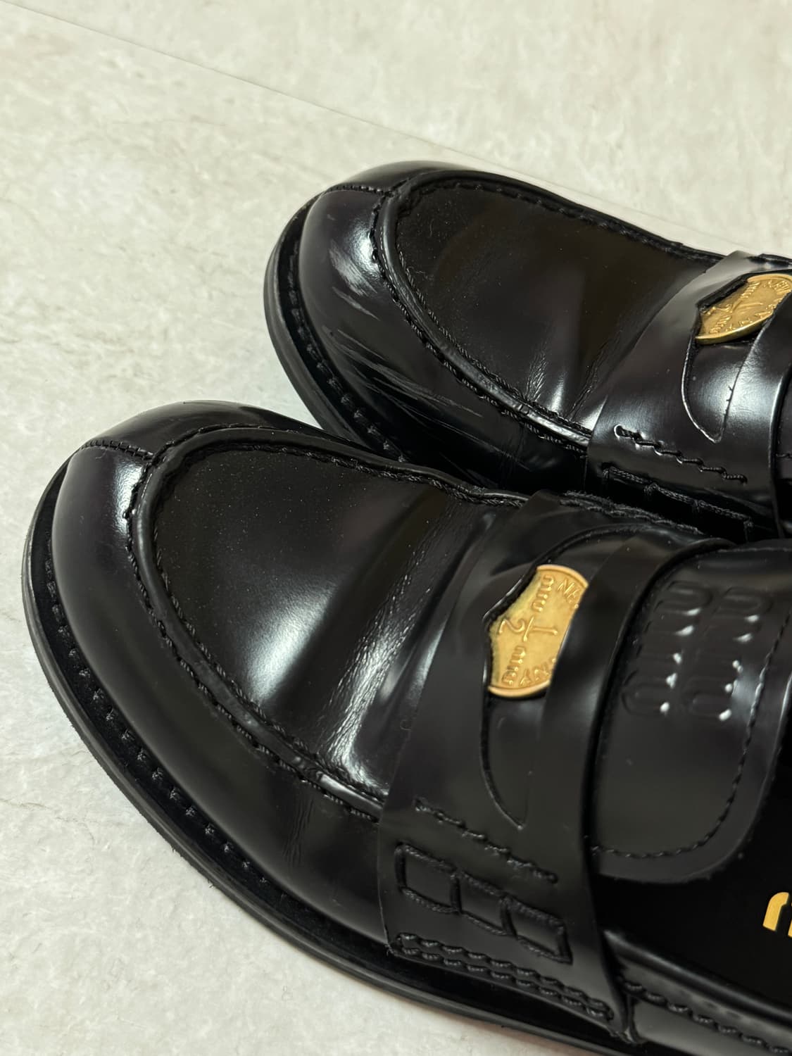 미우미우 브러쉬드 가죽 페니 로퍼 36 상품이미지4