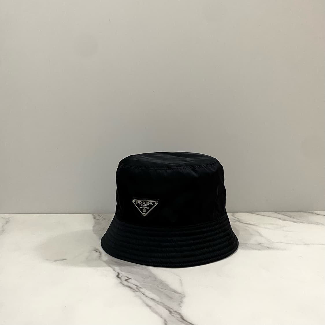 프라다 리나일론 버킷햇 모자 벙거지 2HC137 블랙 L사이즈 상품이미지1