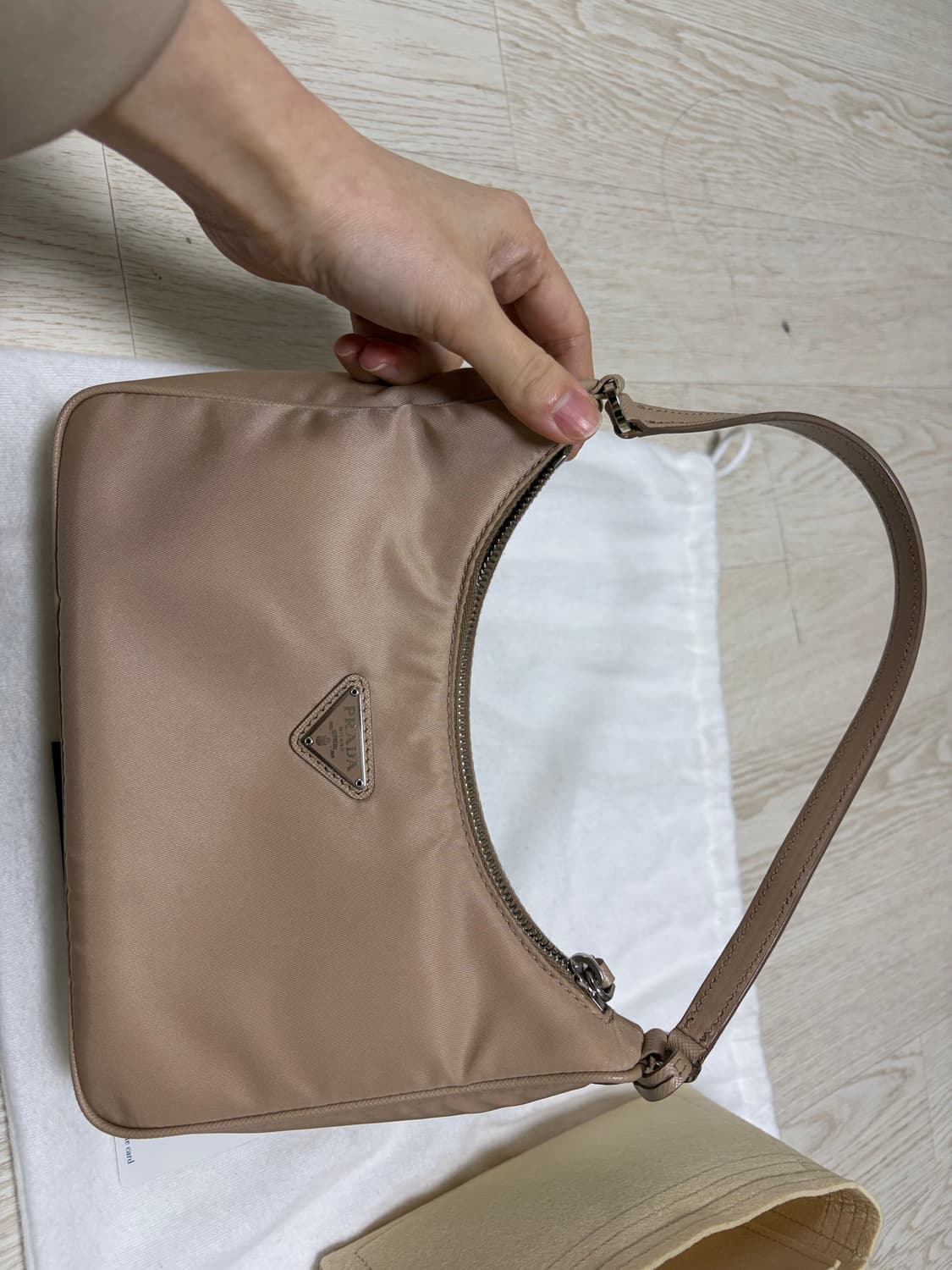 프라다 리나일론 테수토 숄더백 베이지 판매 상품이미지2