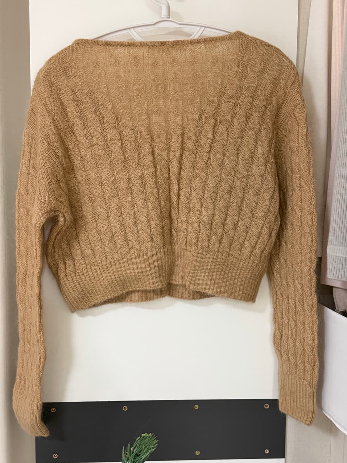 [인더바즈] 자개 브이넥 가디건 (카멜) 상품이미지4