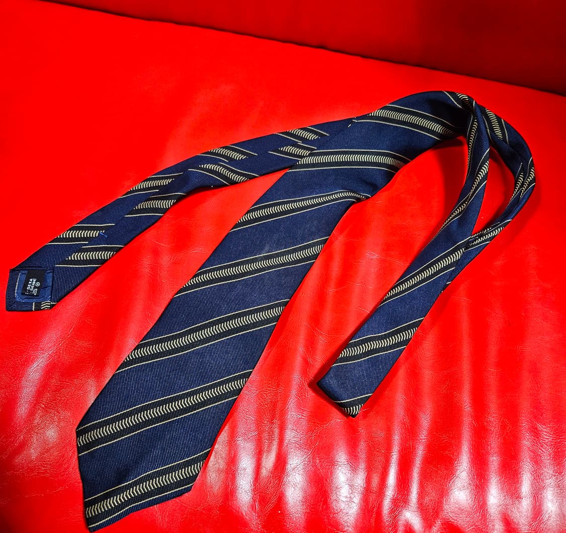 살바토레 페라기모 네이비 스트라이프 넥타이 상품이미지1