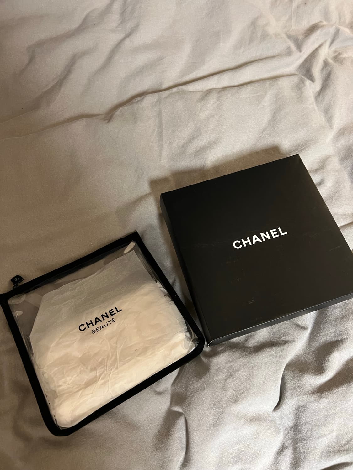 샤넬 뷰티 투명 파우치 새제품 팝니다 상품이미지1