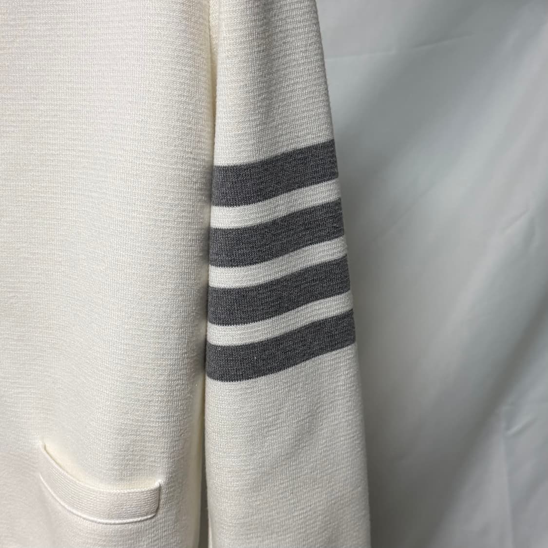 [S+급/1] 톰브라운 사선완장 밀라노스티치 가디건 화이트 상품이미지2