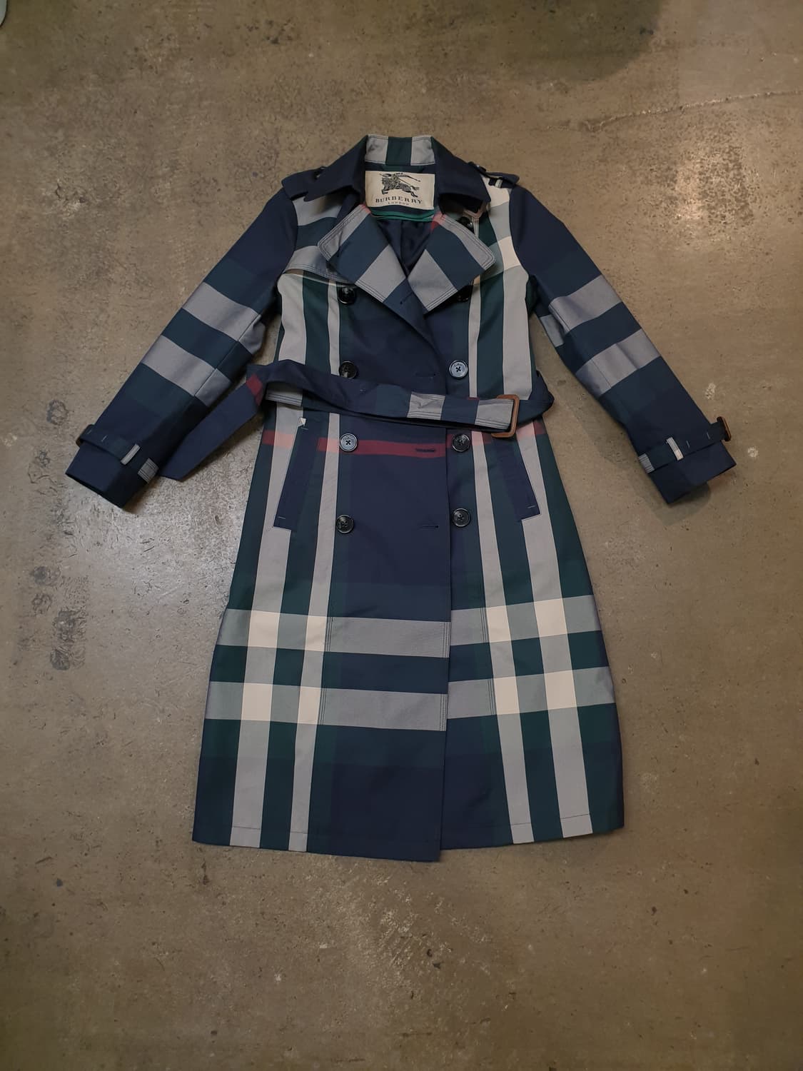 버버리 런던 체크 트렌치코트 상품이미지1