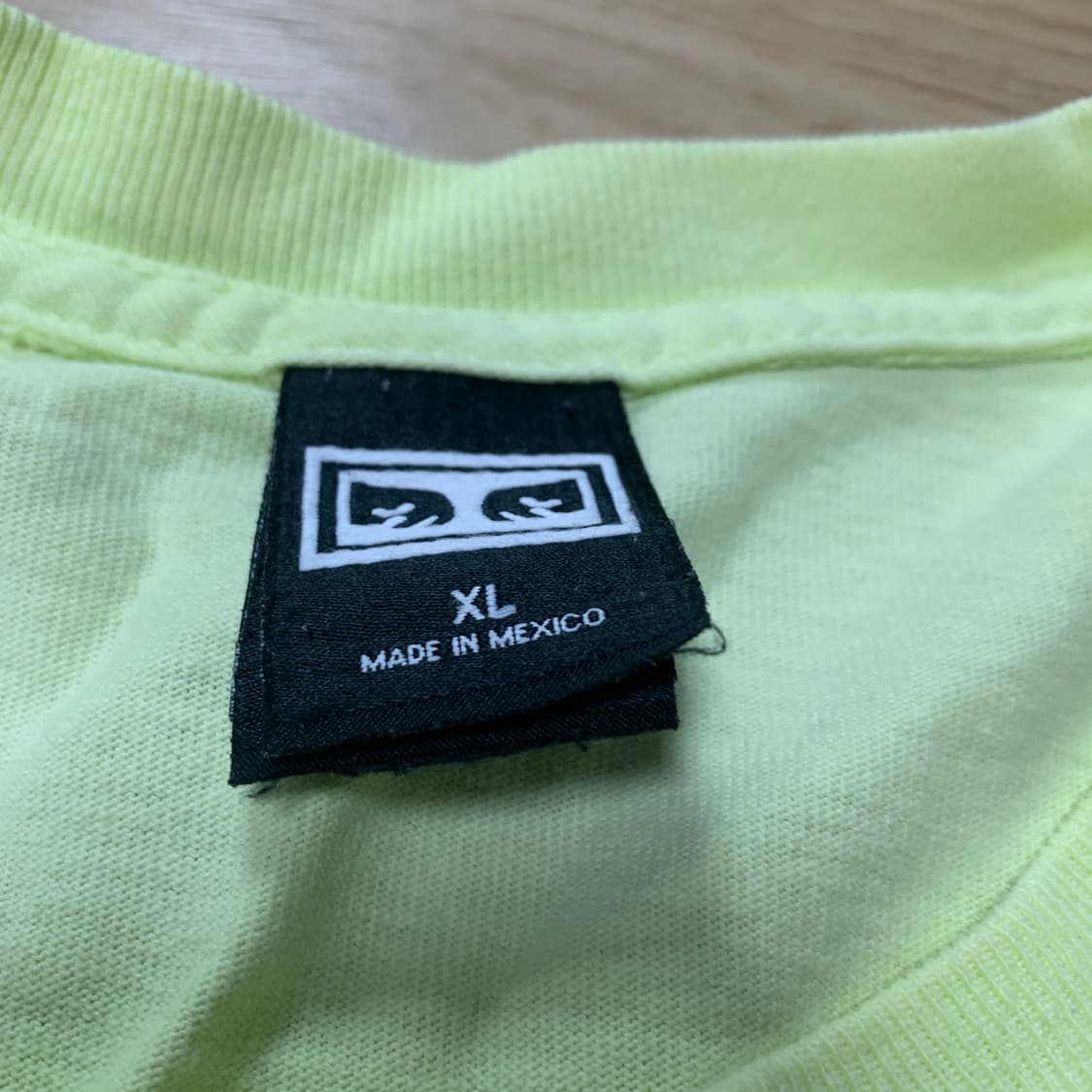 XL) Obey 오베이 아이코닉 페이스 센터 로고 형광 반팔티 상품이미지3
