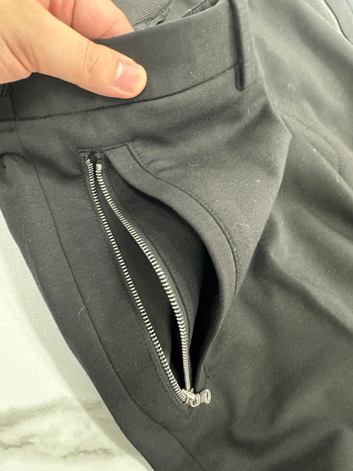 솔리드옴므 블랙 지퍼 디테일 슬랙스 상품이미지4