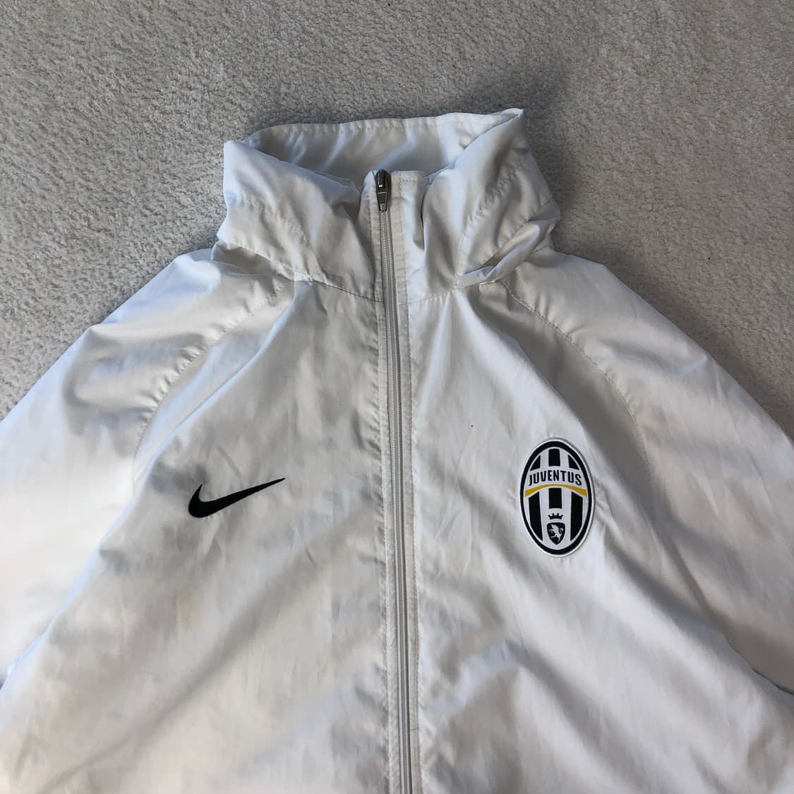 나이키 유벤투스 화이트 자켓 상품이미지3
