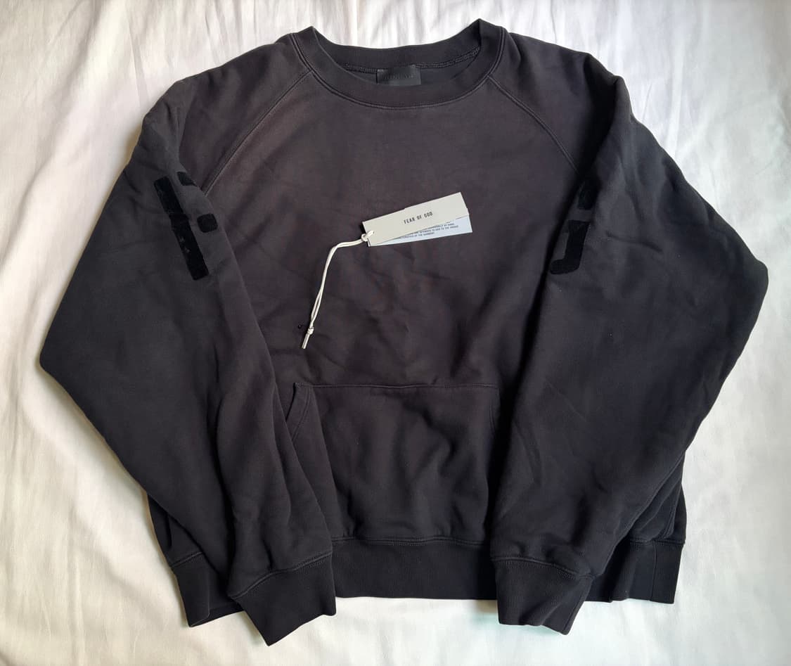 피어오브갓 7th 선페이드 FG 로고 맨투맨 빈티지 블랙 크루넥 스웻셔츠 상품이미지1